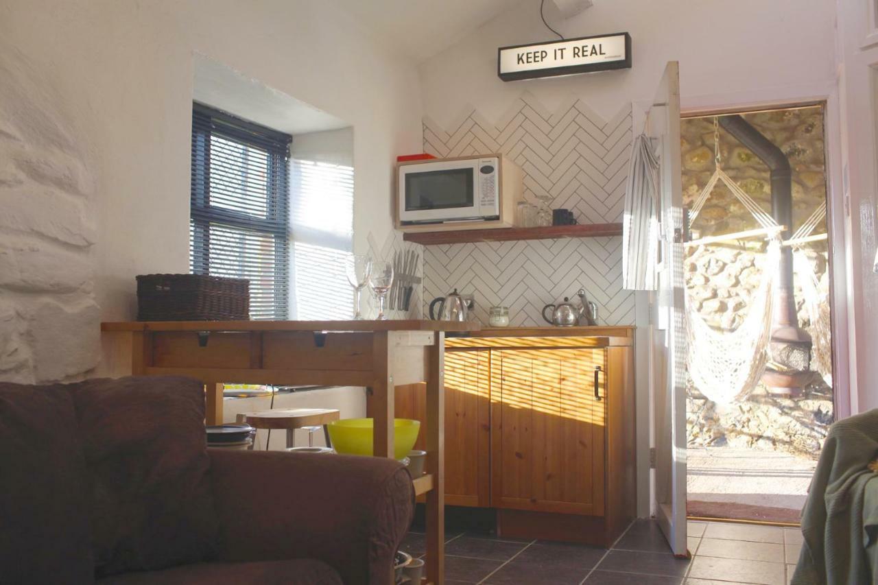 Ferienwohnung The Cupboard Armoy Exterior foto